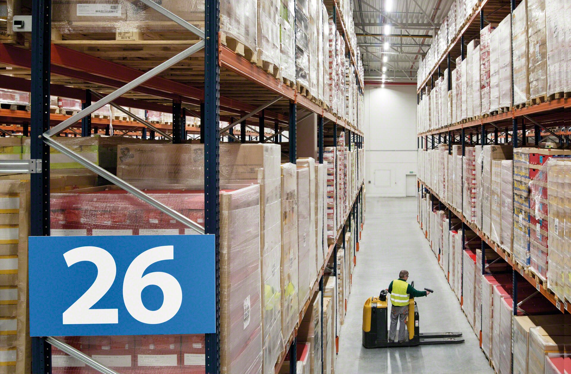 Easy WMS combined with RF Scanners used in a Selective warehouse environment
