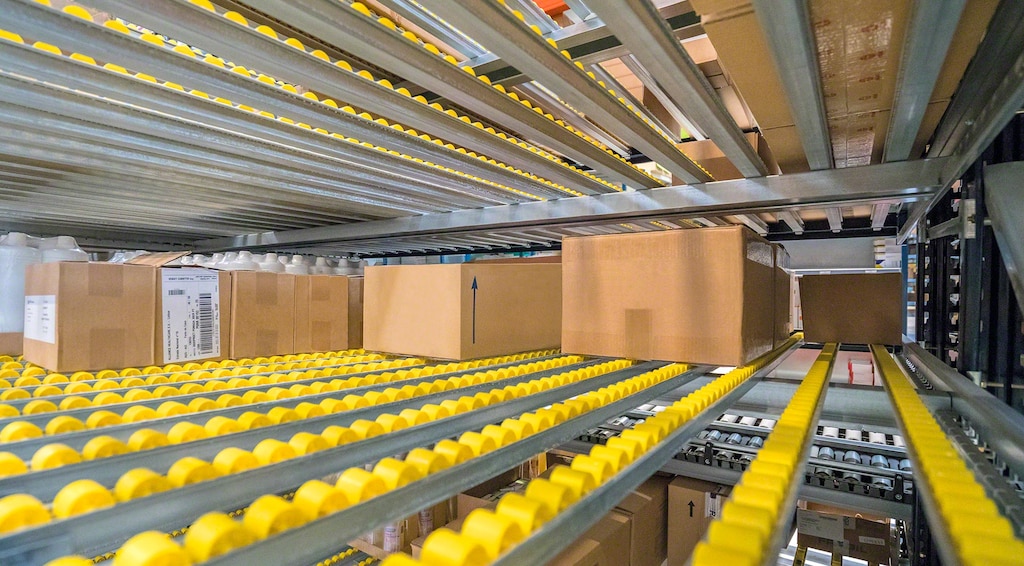 Rafturi gravitationale pentru cutii/picking (carton flow) Rafturi gravitationale pentru cutii/picking (carton flow)