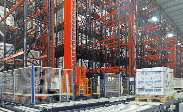 Interlake Mecalux a construit un nou depozit automat pentru Charter Next Generation cu o capacitate de depozitare de peste 15.400 de paleți Interlake Mecalux a construit un nou depozit automat pentru Charter Next Generation cu o capacitate de depozitare de peste 15.400 de paleți