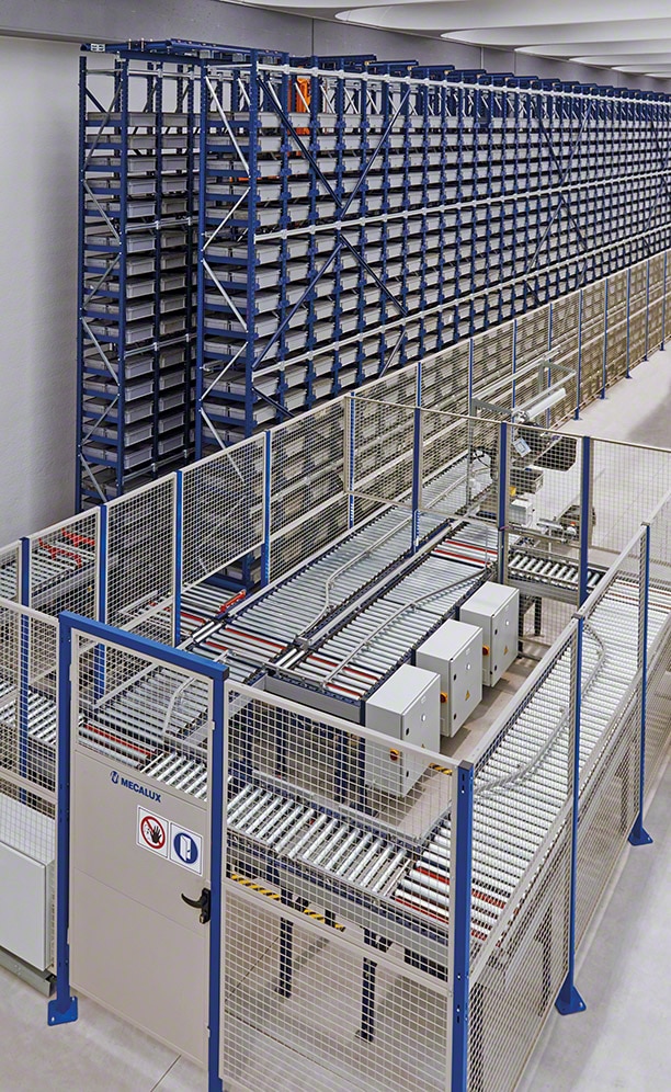 20.000 de unități de stocare (SKU-uri) gestionate în depozitul automatizat pentru cutii