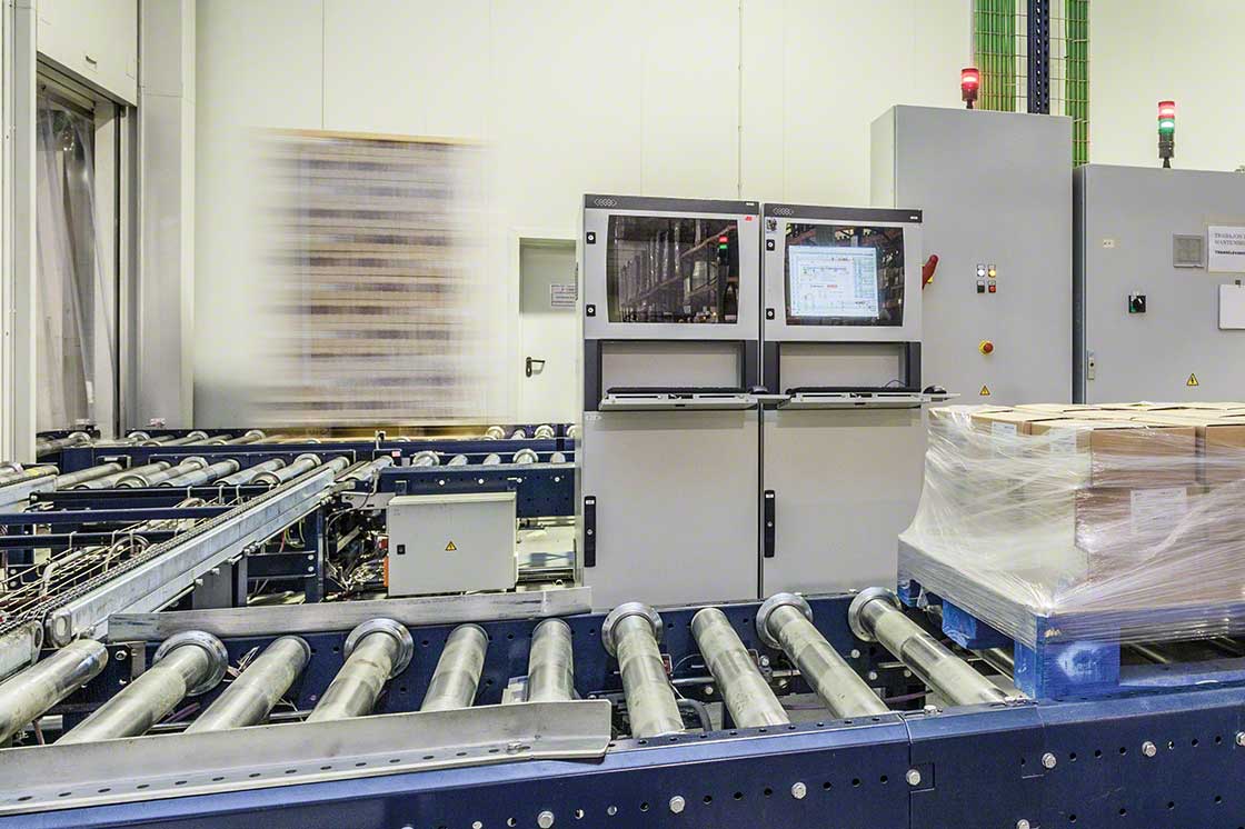 WMS permite controlul automat al intrărilor și ieșirilor de mărfuri către și dinspre instalație