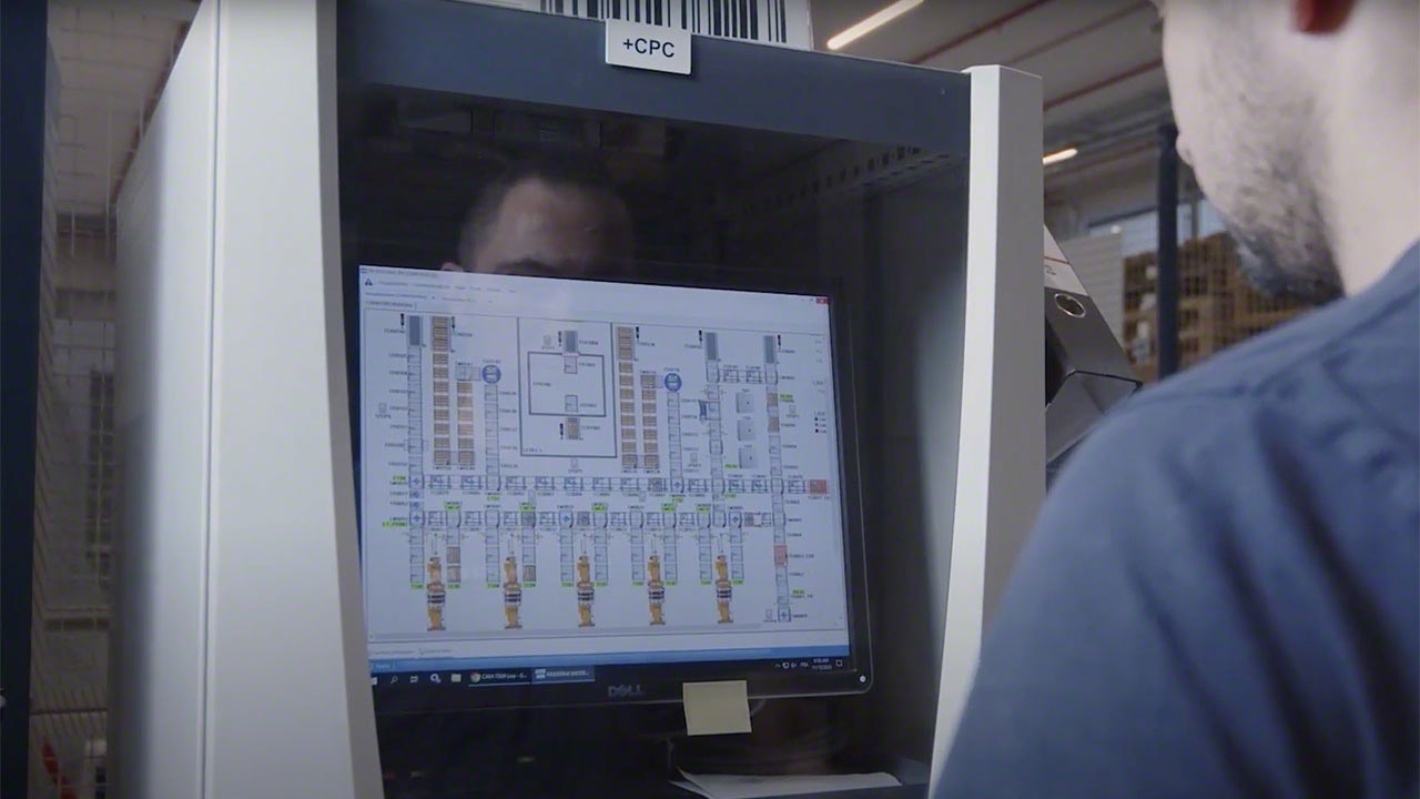 Sistemul WMS oferit de Mecalux vă pune la dispoziție o serie de funcționalități utile pentru orice tip de depozit