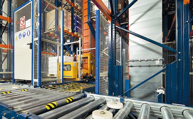 Depozitul automatizat autoportant Novartis din Polonia