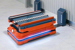 Software-ul de gestiune pentru flote organizează reîncărcarea bateriilor pentru AMR-uri