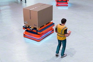 Roboții AMR pot detecta obstacolele și își pot reconfigura traiectoria pentru a le evita