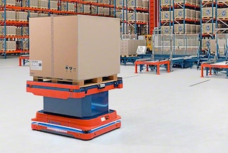 Roboții mobili navighează autonom prin depozit folosind hărți virtuale