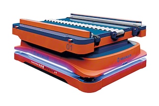 AMR 1500 cu transportor a fost dezvoltat pentru transportul intern de paleți