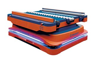 AMR 1500 cu transportor a fost dezvoltat pentru transportul intern de paleți