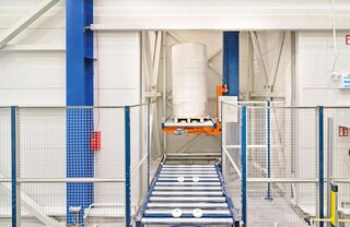 Transportoarele verticale permit manipularea diferitelor tipuri de încărcături paletizate